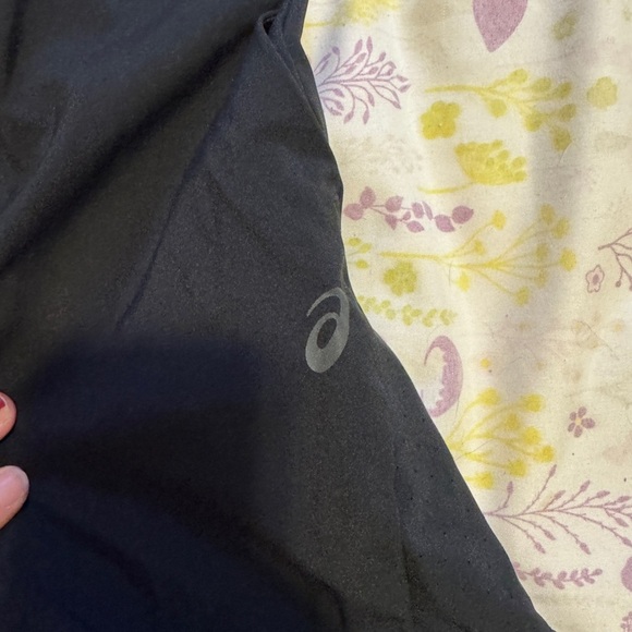 4/$25 Like new Black Women's asics Shorts sz L - Picture 3 of 6